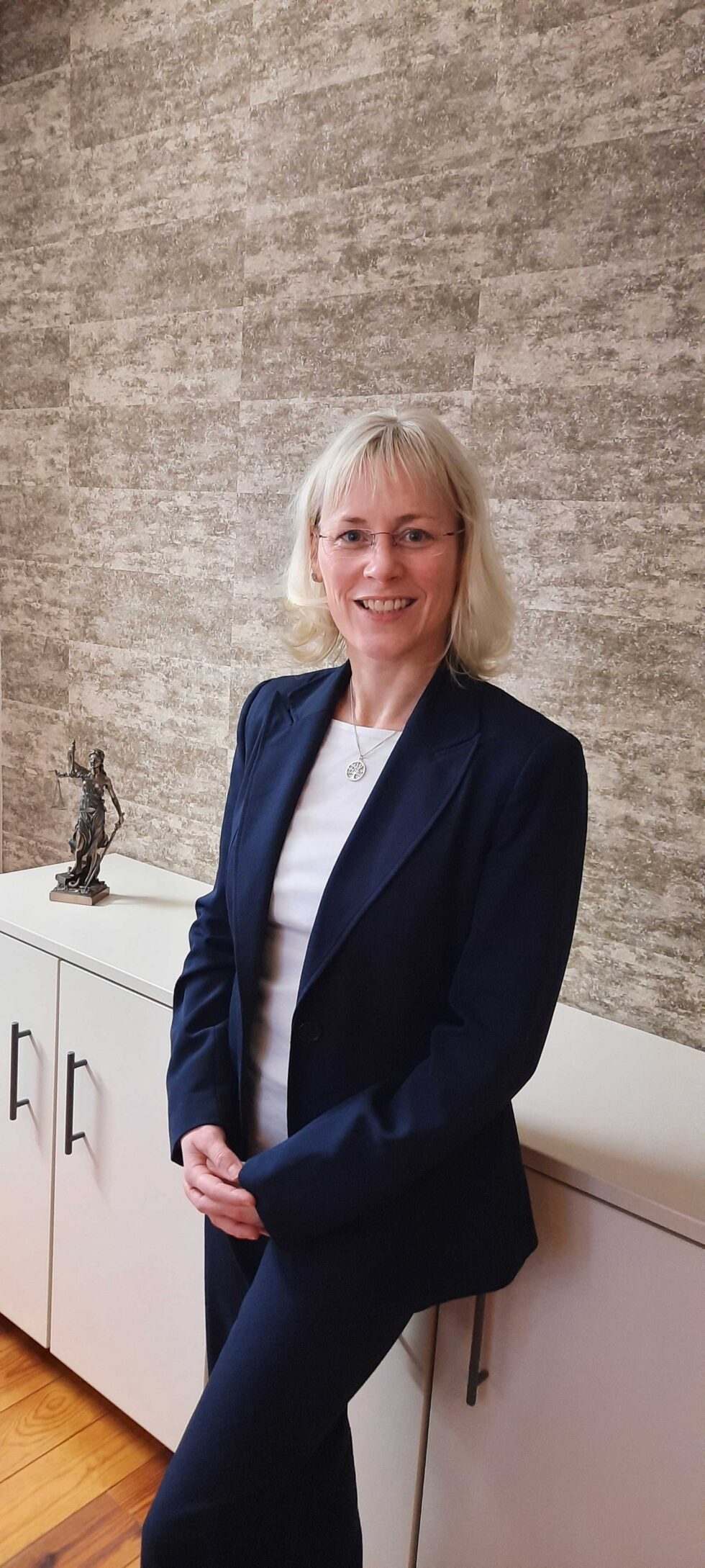 Notarin und Team Notarin Dr. Katrin Täufer